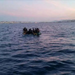 Imagen de archivo de inmigrantes tratando de alcanzar las costas