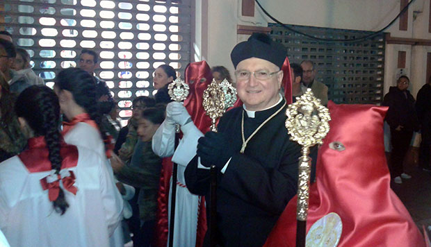 El Párroco de la Iglesia del Sagrado Corazón de Jesús y Arcipreste de La Línea, Juan Manuel Benítez.