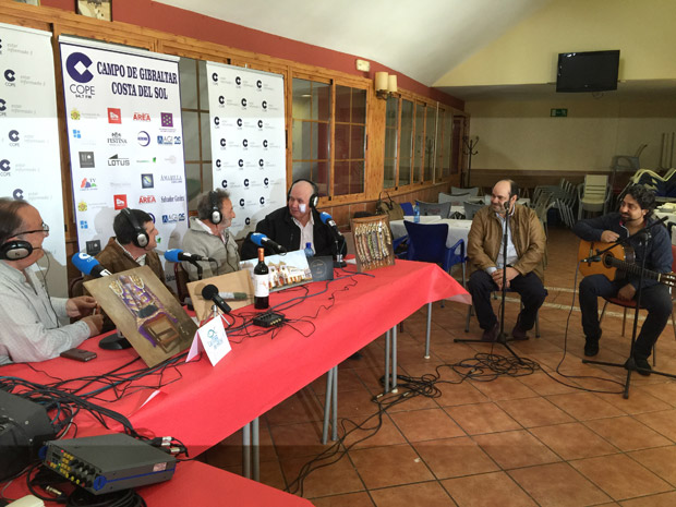 Los invitados junto a El Canelo y Luis Monge.