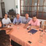 Sanz anuncia la convocatoria de una mesa conjunta y vecinos para dar una solución a la duna de Valdevaqueros