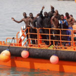 imagen de archivo de inmigrantes rescatados por Salvamento
