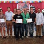 Motoclub 'Atuaire', premiados por Tarifa al día posan, para la cámara de Erasmo Fenoy