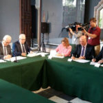 irene-garcia-durante-la-firma